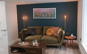Apartment At 68